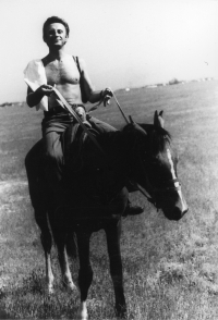 Během výletu do stepi. Přeškolení pilotů na letouny MIG 23, výcvikové středisko SSSR Kazachstán, druhá polovina 70. let