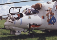 Vítězslav Nohel se nechal vyfotografovat během leteckého dne, ruský vrtulník MI 24, kabina střelce