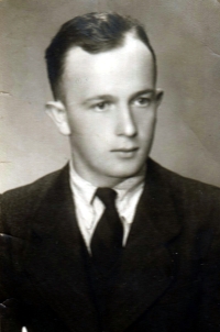 Otec Josef Cahel před zatčením, 1949