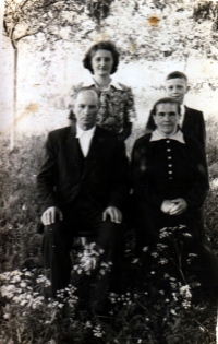 Parents and siblings of Josef Cahel, 1950s