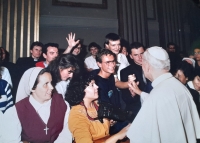 Petr Sýkora (vpravo) s papežem Janem Pavlem II. 