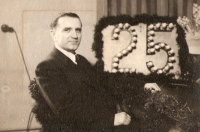 Tatínek Rudolf Winkler dvacet pět let jako účetní ve Vítkovických železárnách