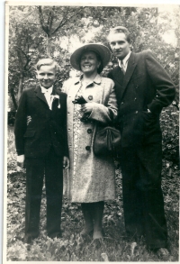 The witness's father with his grandmother and uncle