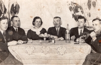 Tatínek Bohuslav Kunc s rodinou, Volyně 1936