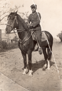 Tatínek Bohuslav Kunc, polská armáda 1934
