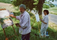 Vladimír Vlk a keramička Božena Klavíková při malování v plenéru, okolo roku 2005