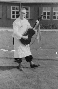 Otec v pracovním táboře Rüdersdorf, Německo, 1941