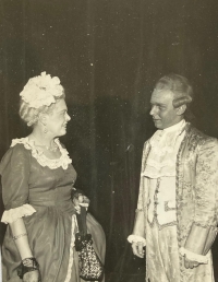 Maminka v ochotnickém divadle 1960