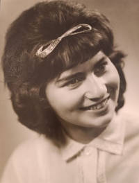 Irena Mrkvičková po ukončení povinné školní docházky, 1965