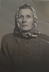 Antonie Hořejší, grandmother from Všechromy