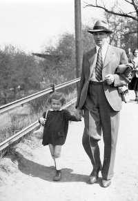 Ludmila s otcem Karlem, 1949