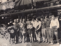 Natáčení filmu Ve světě kolejí, Vojtěch Kunčík druhý zprava