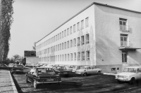 Administrativní budova JZD Pokrok Otice dostavěná a slavnostně otevřená v roce 1980