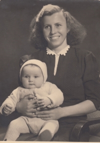 S maminkou, 1949