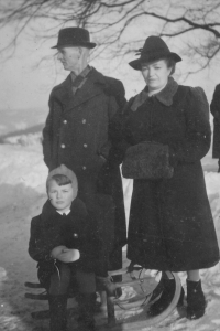 Hans Lau s rodiči, 40. léta 20. století
