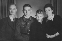 Rodina Lau v roce 1943