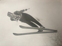 Při závodech ve skocích na lyžích, 1952–1953
