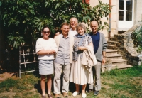 Manželé Kocábovi s vnučkou Lucií v Taizé, zcela vpravo bratr Rudolf, druhý zleva bratr Dirk