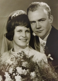 Jindřich Marek na svatební fotografii z roku 1964 se svou manželkou Libuší