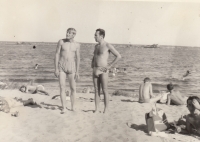 Jiří Janičata s bratrancem Antonínem Surovýchem na dovolené v roce 1976