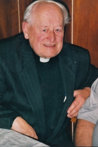 Mostecký farář Páter Radim Hložánka, 2000