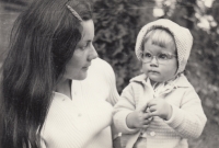 Manželka Marie (roz. Vejmolová) s dcerou Svatavou, 1975