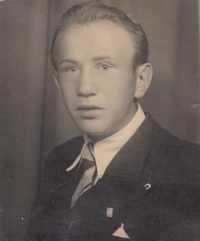 Miroslav Švarcbek, první polovina 40. let 20. století