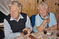 Jan Moudrý se svojí sestrou Elfriede v roce 1993