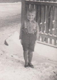 Jiří Pötzl v roce 1942 v Chebu