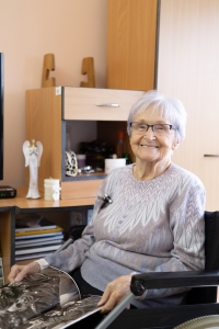 Jurina Slaninová při natáčení pro projekt Příběhy našich sousedů, 2023