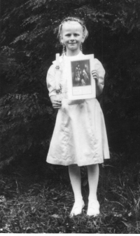 Maminka pamětníka, 1952