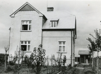 Nově postavený dům rodiny Vyskočilovy v roce 1937
