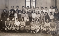 Školní fotografie pamětníkovy třídy