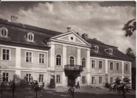 Fotografie zámku v Kyjovicích, sídlo hraběte Stolberga
