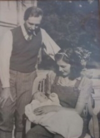 Jan Josef IV. Dobrzenský s rodiči roku 1946
