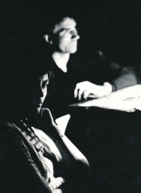 Lída Engelová (v popředí) s Janem Grossmanem, Divadlo Na zábradlí, 1966