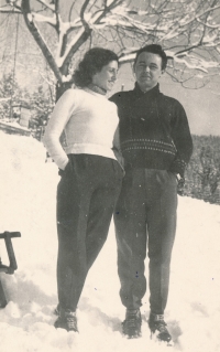 Adoptivní matka Ely Leinerová s manželem, 1954