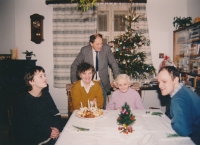 Zdeněk Beránek s rodinou (manželka, matka, dcera s manželem), Vánoce 1995