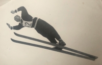 Zdeněk Remsa při skoku na lyžích, 50. léta
