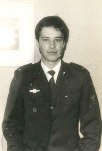 Pamětník při návštěvě rodiny během vojny v roce 1988