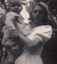 Bruno Fischer s matkou, 1948, Chlum Svaté Máří 