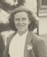 Anežka Suchánková (výřez z rodinné fotografie), asi 50. léta 