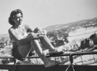 Pamětnice v rýnovické vile, kam se odstěhovala v roce 1947 za svojí sestrou a švagrem