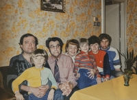 Manželé Halounovi se syny a vnoučaty, 90. léta 20. století