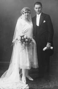 Strýc pamětnice Josef Čechák, oženil se s Němkou v Kolíně nad Rýnem, padl v prvních dnech druhé světové války