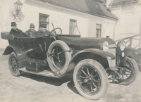 Rodinný vůz Nettlových