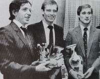 Vyhlášení Fotbalisty roku 1983, vítěz Ladislav Vízek zcela vlevo, vedle něj Ladislav Jurkemik a Jan Fiala
