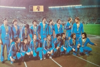 Ladislav Vízek (dole zcela vpravo) jako člen mužstva, které vyhrálo fotbalový turnaj na olympiádě v Moskvě 1980