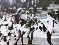 Ladislav Vízek (zcela vzadu uprostřed)  v kvalifikačním zápase na mistrovství světa 1982. Soupeřem byli Turci, hrálo se v třeskuté zimě na Strahově, Československo zvítězilo 2:0