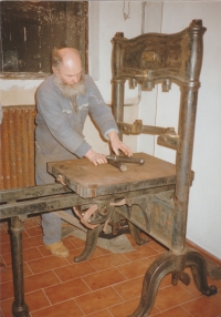 Jiří Altmann in the workshop, photo by V. Krninský